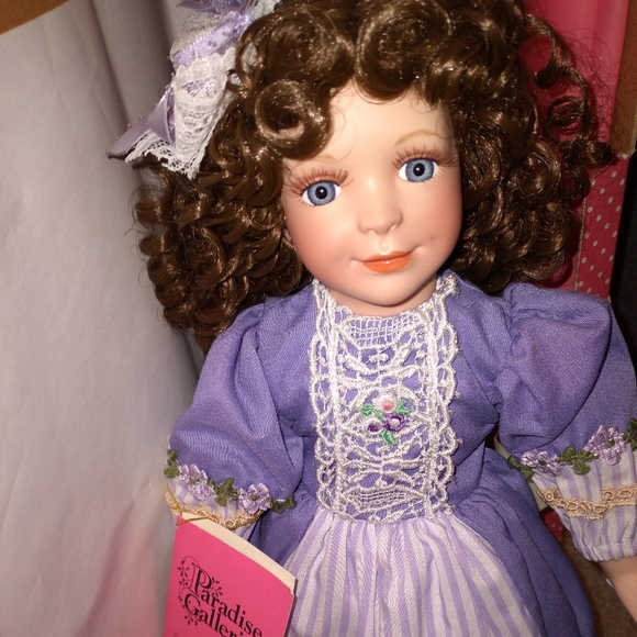 Vintage Paradise Galleries Porcelain doll - Picture 2 of 8